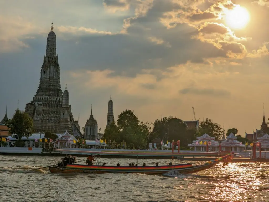 Bangkok in Four Days: Temples, River Life, Markets and a First-Timer’s Route