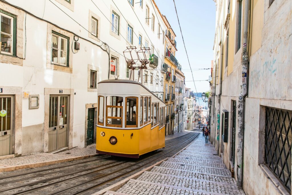 Lisbon for Digital Nomads: Neighborhoods, Transit, Workspaces, and Longer-Stay Planning