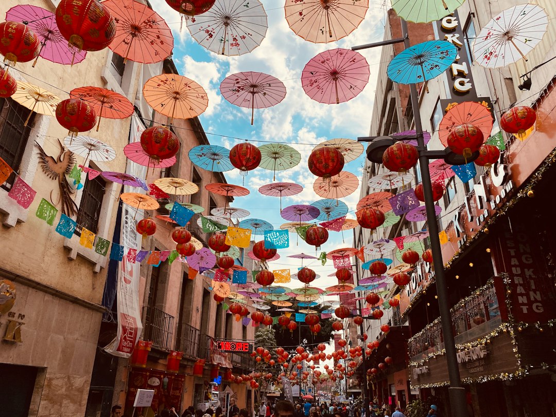 Colorful street scene in Mexico City for traveler social life and first-meeting travel planning