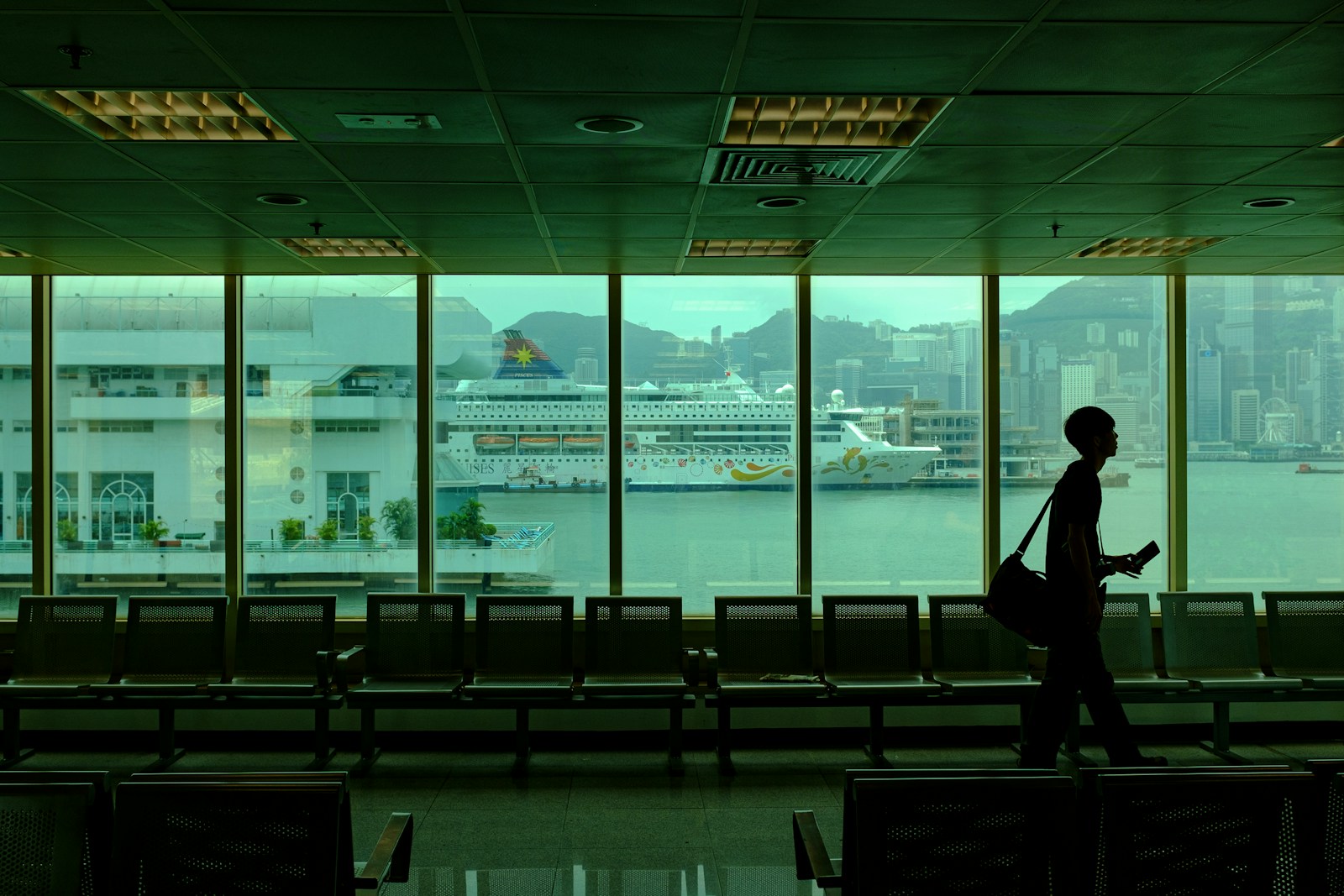 Solo traveler in an airport arrival area for a first-24-hours safety checklist