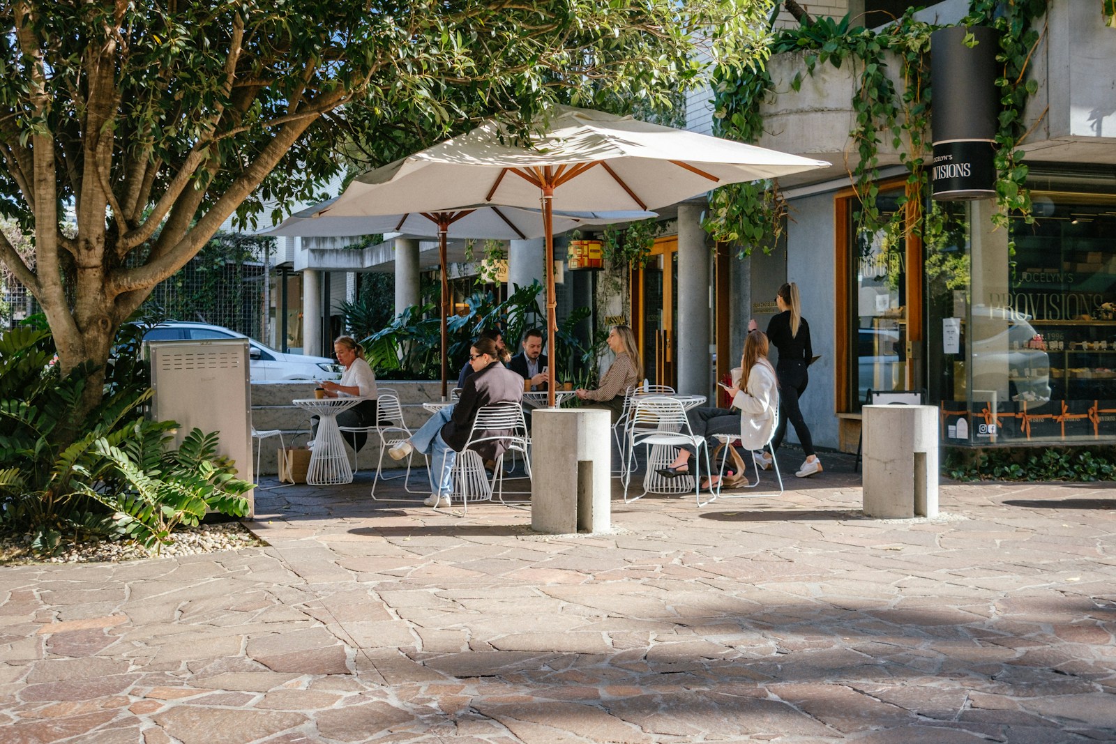 How to Choose a Neighborhood for a 30-Day Stay Abroad